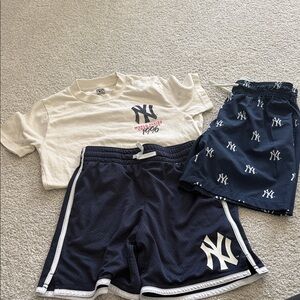 abercrombie kids White and Navy NY Yankees Tee & Shorts Set